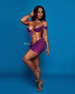 Ayisha Diaz feet photo thumbnail