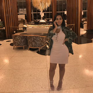 Ayisha Diaz feet photo thumbnail