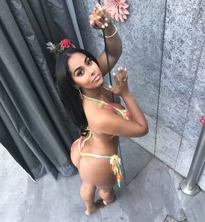 Ayisha Diaz feet photo thumbnail