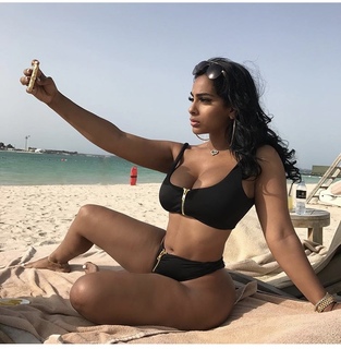 Ayisha Diaz feet photo thumbnail