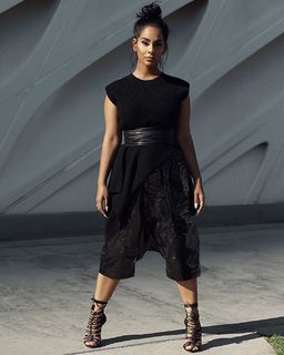 Ayisha Diaz feet photo thumbnail