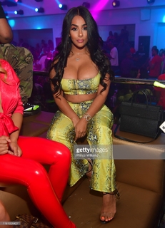 Ayisha Diaz feet photo thumbnail