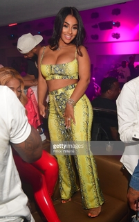 Ayisha Diaz feet photo thumbnail