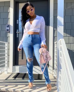 Ayisha Diaz feet photo thumbnail