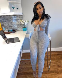 Ayisha Diaz feet photo thumbnail