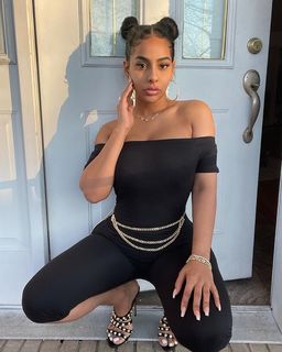 Ayisha Diaz feet photo thumbnail