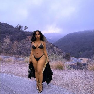 Ayisha Diaz feet photo thumbnail