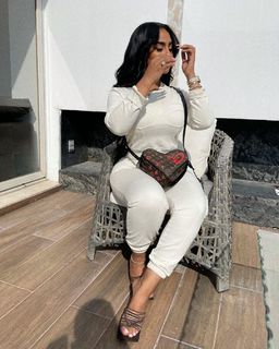 Ayisha Diaz feet photo thumbnail