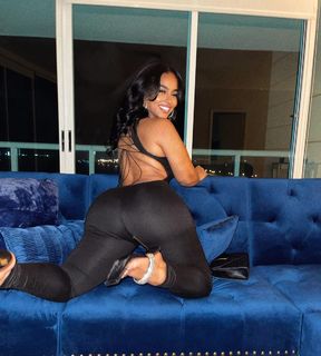 Ayisha Diaz feet photo thumbnail