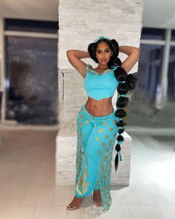 Ayisha Diaz feet photo thumbnail