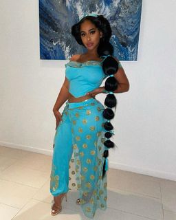 Ayisha Diaz feet photo thumbnail