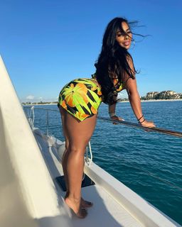 Ayisha Diaz feet photo thumbnail