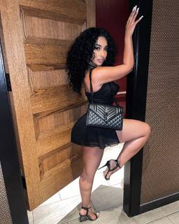 Ayisha Diaz feet photo thumbnail