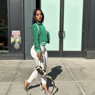 Ayisha Diaz feet photo thumbnail