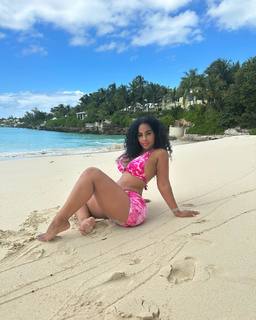 Ayisha Diaz feet photo thumbnail