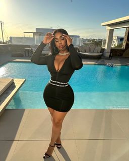 Ayisha Diaz feet photo thumbnail