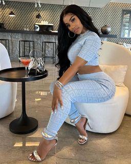 Ayisha Diaz feet photo thumbnail