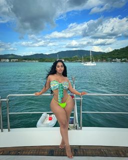 Ayisha Diaz feet photo thumbnail