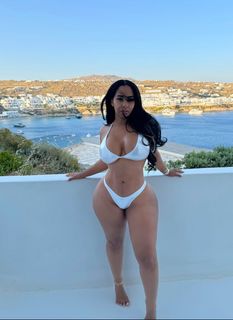 Ayisha Diaz feet photo thumbnail