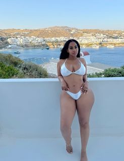 Ayisha Diaz feet photo thumbnail