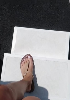 Ayla Woodruff feet photo 1