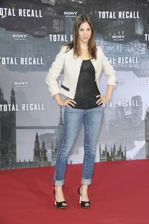 Aylin Tezel feet photo thumbnail