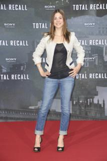 Aylin Tezel feet photo thumbnail