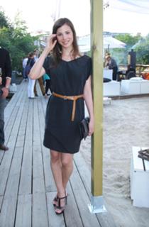Aylin Tezel feet photo thumbnail