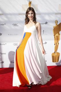 Aylin Tezel feet photo thumbnail