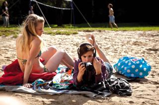Aylin Tezel feet photo thumbnail