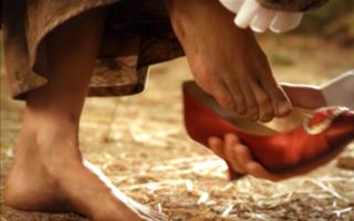 Aylin Tezel feet photo thumbnail
