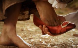 Aylin Tezel feet photo thumbnail
