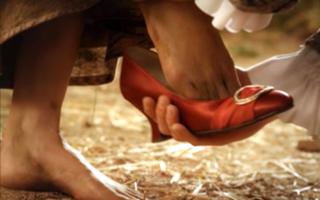 Aylin Tezel feet photo thumbnail