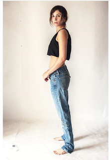 Aylin Tezel feet photo thumbnail