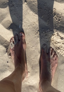 Aylin Tezel feet photo thumbnail