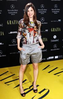 Aylin Tezel feet photo thumbnail