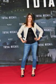 Aylin Tezel feet photo thumbnail