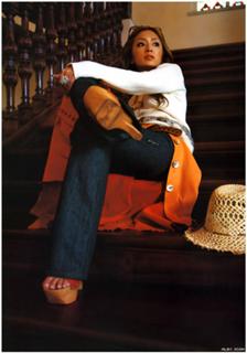 Ayumi Hamasaki feet photo 17