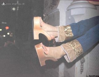 Ayumi Hamasaki feet photo 15