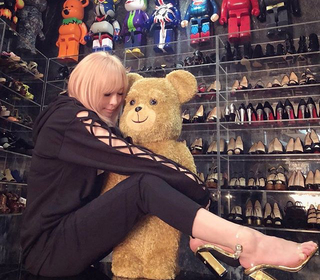 Ayumi Hamasaki feet photo 1