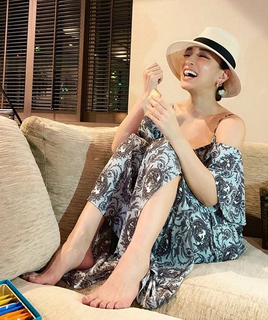 Ayumi Hamasaki feet photo 20