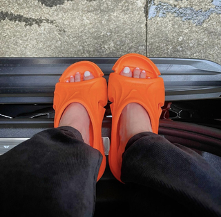 Ayumi Hamasaki feet photo 1