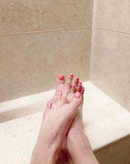 Ayumi Hamasaki feet photo 4