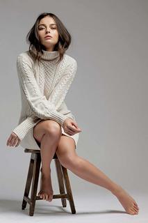 Ayça Aysin Turan feet photo thumbnail