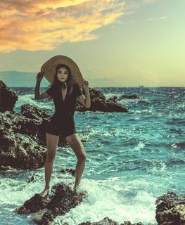 Ayça Aysin Turan feet photo thumbnail