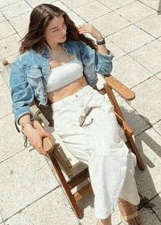 Ayça Aysin Turan feet photo thumbnail