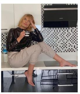 Ayça Varlier feet photo 9