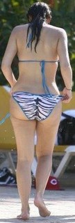 Azra Akin feet photo 8