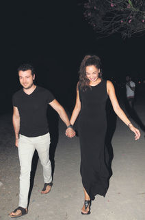 Azra Akin feet photo 7