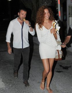 Azra Akin feet photo 19